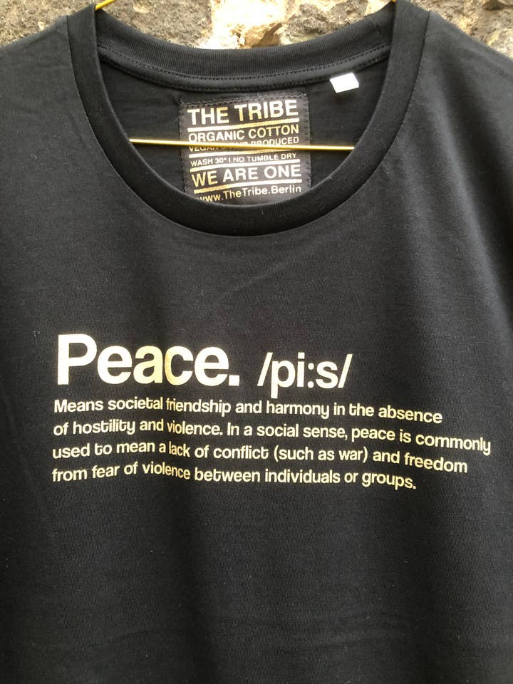 Tee Peace pour la vente par THE TRIBE BERLIN