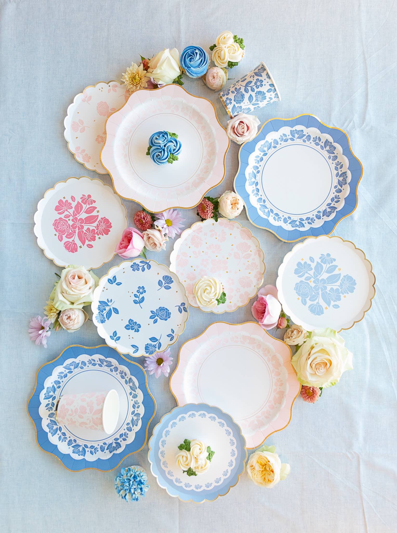 Bonjour Fête - Wholesale Disposable plate - BELLE BLUE ELEGANT FLORAL DESSERT PLATES1