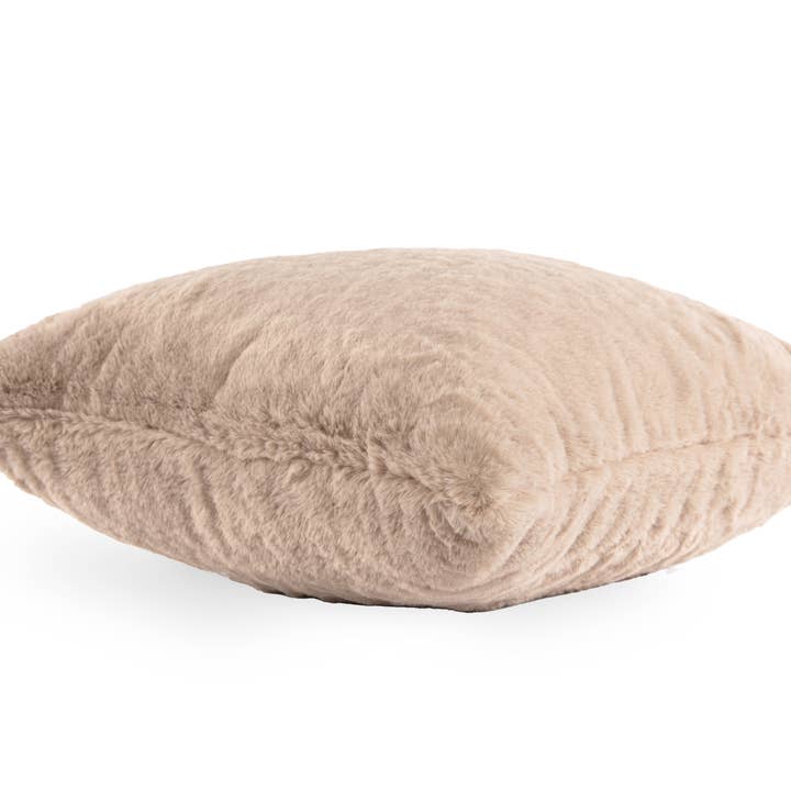 Tiseco - Wholesale Throw/Decorative Pillow - Cushion (filled) RUBY - imitation rabbit fur - 45x45 cm3