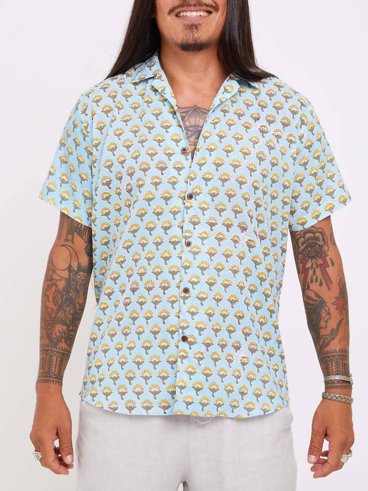 bleu. Chemise unisexe pour la vente par Slowing Ethical Closet