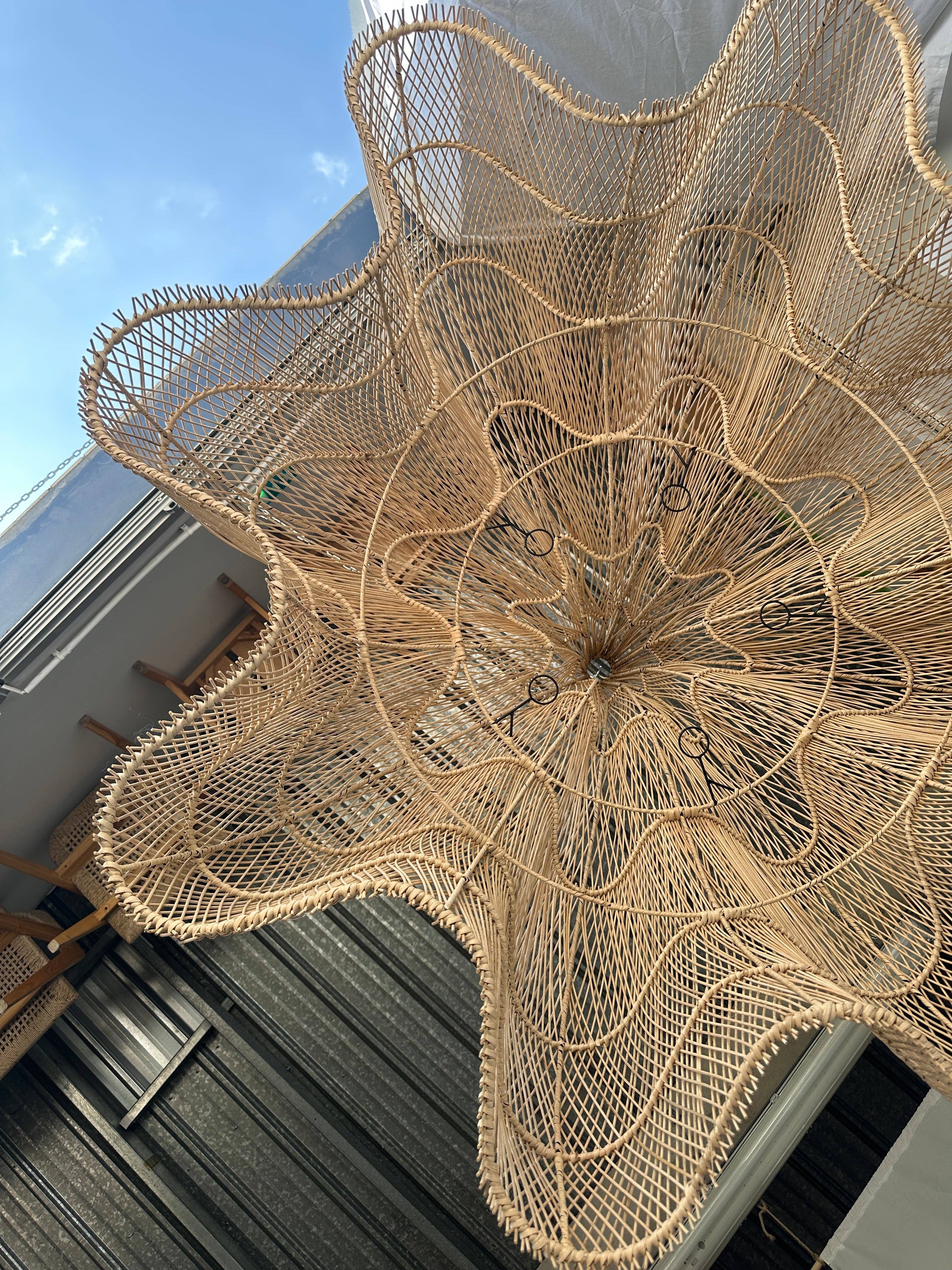 Office Objets - Wholesale Chandelier/Hanging Light - Immense rattan suspension in the shape of a flower, tulip, corolla H:1m; D:1m50150