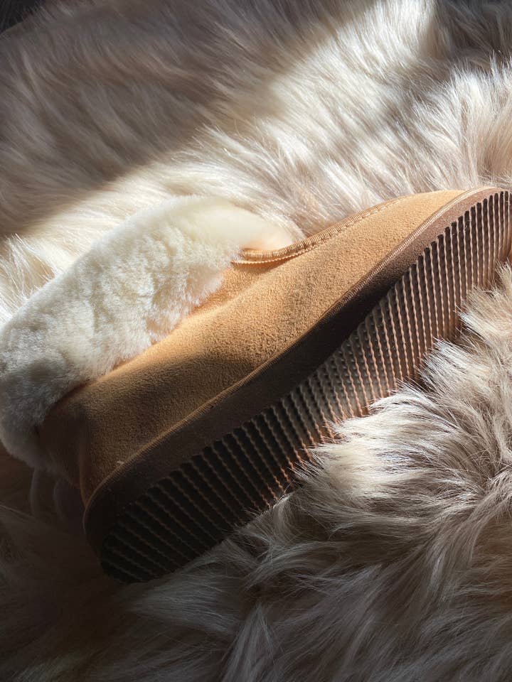 East Perry - Wholesale Slippers - Women's - SHEEPSKIN SLIPPERS WHITE FUR WITH SOLE