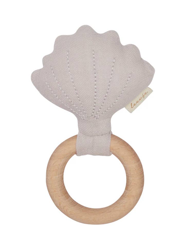 Sonaglio per bambini con anello di legno 'Seashell' per la vendita all'ingrosso da parte di Leevje