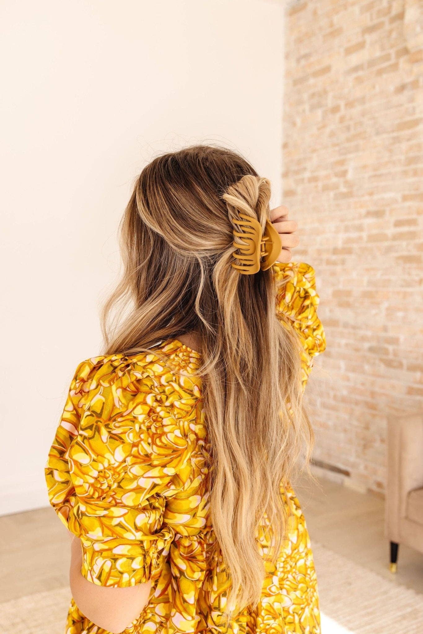 Shop Andi - Wholesale Hair Clip - Women's - Rainbow Claw Clip8