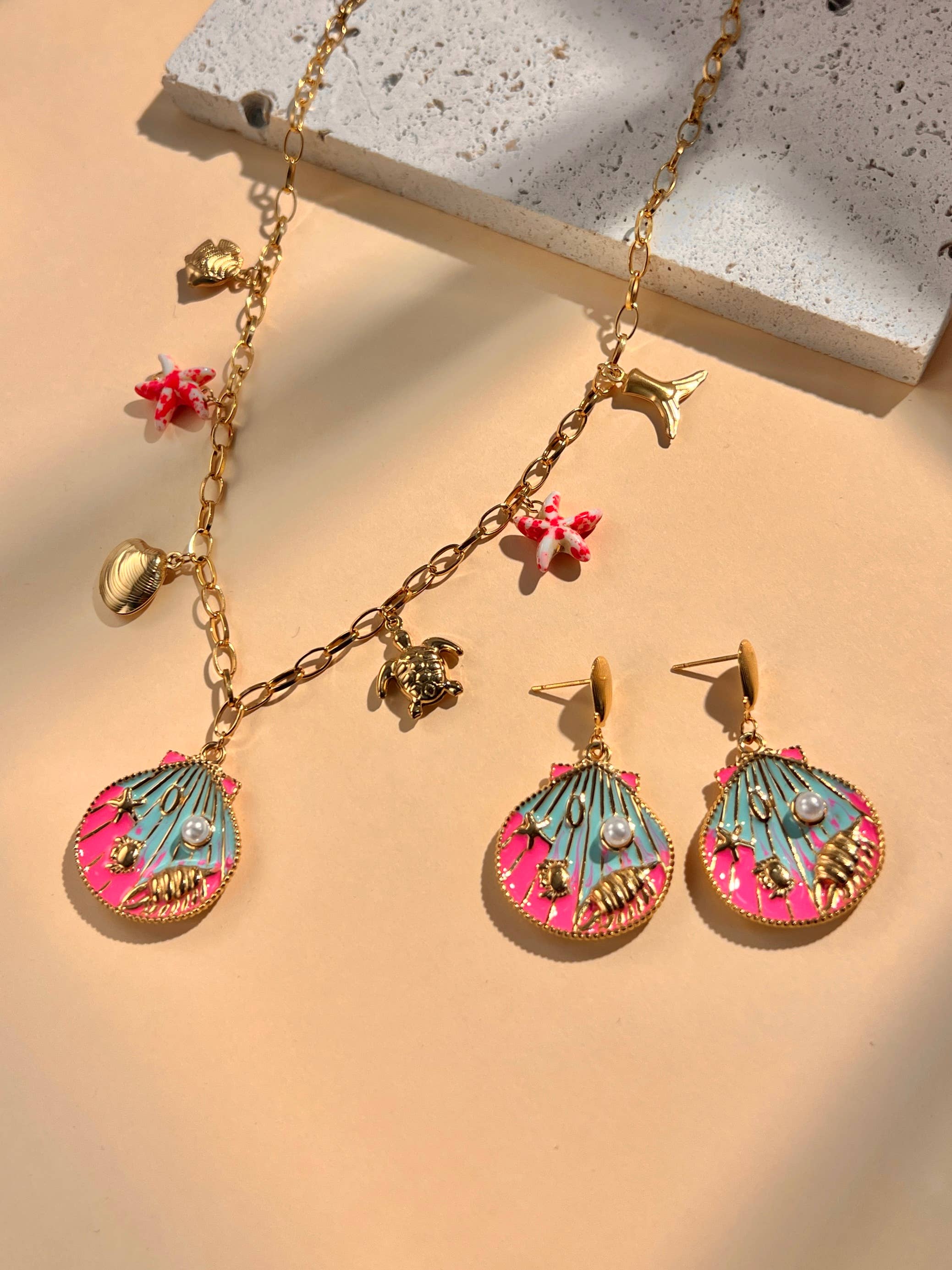 COSMOS – Großhandel Schmucksets – Muschel-Halskette und Ohrring-Set aus Stahl9