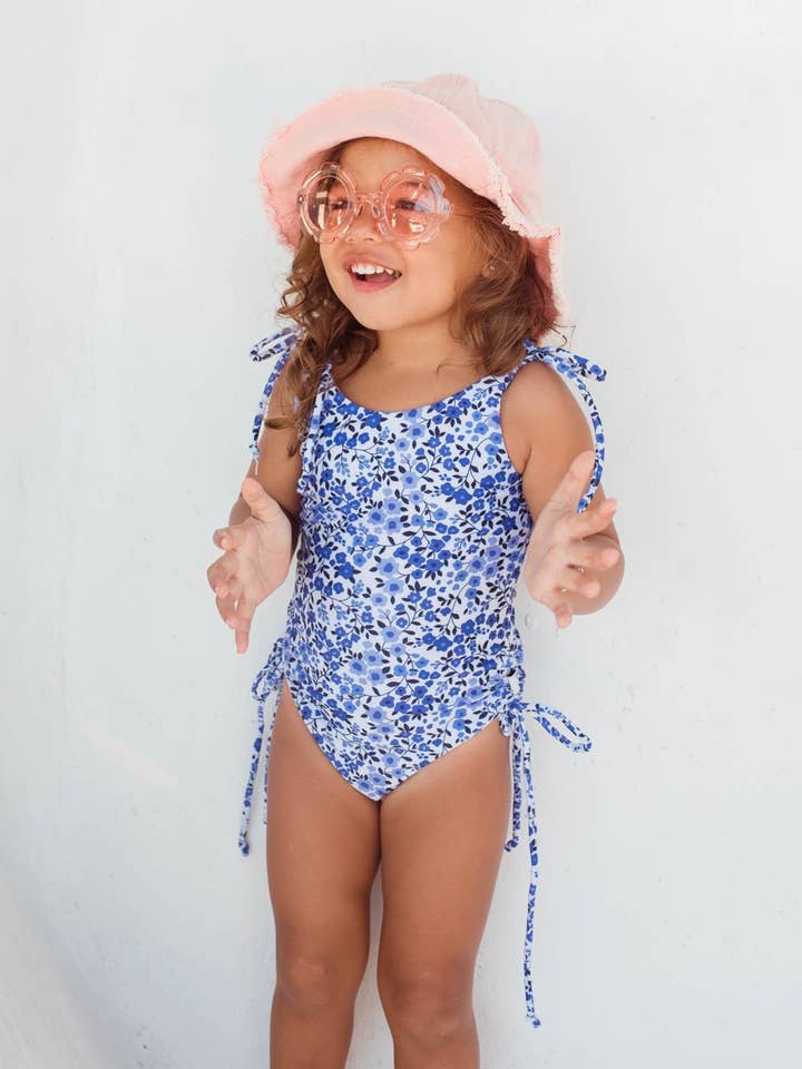 Una pieza reversible de poliéster reciclado, diseño floral azul para venta al por mayor de FROM ZION