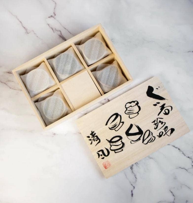 「FUNJI」In Japan – Großhandel Tee-/Kaffeetasse – Handgefertigtes Mino-Keramik Sake-Becher-Set in Holzkiste5