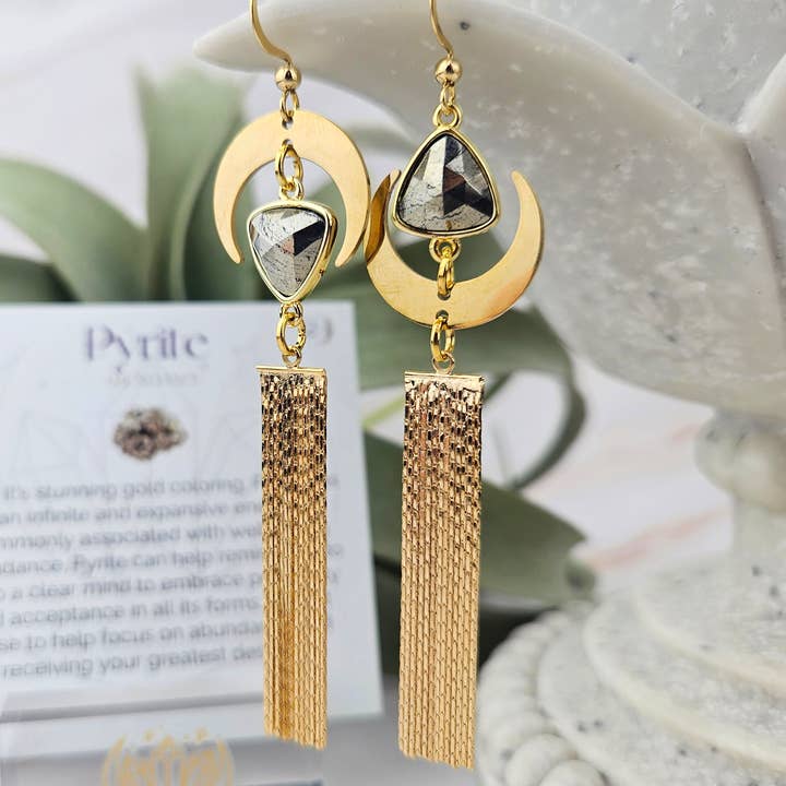 Boucles d'oreilles à pompons lunaires dépareillés - Pyrite/Abundance pour la vente par WonderLight Jewelry