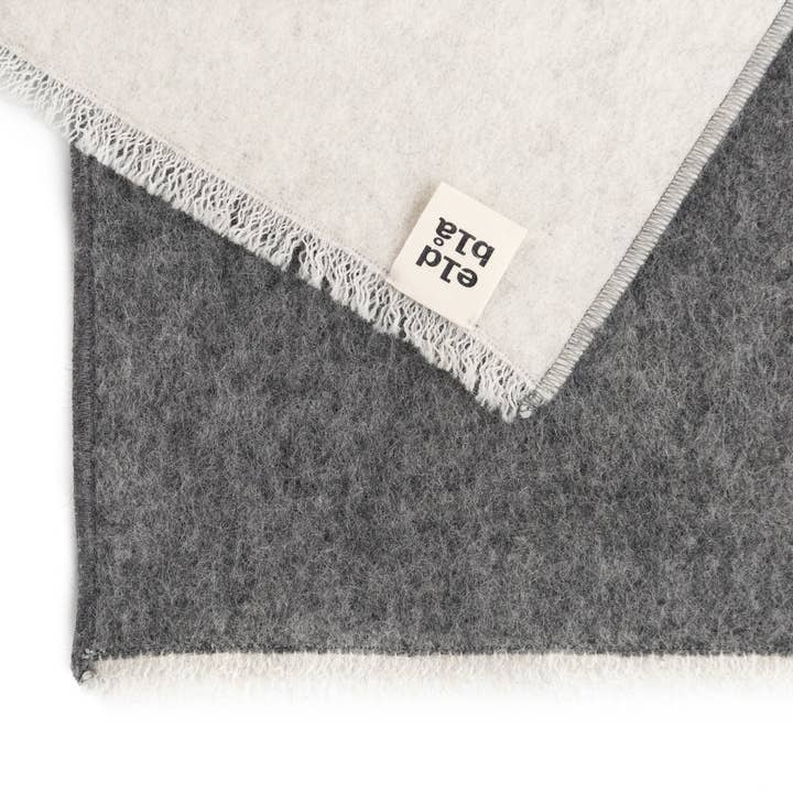 028 ÉCHARPE/MAFRIDS pour la vente par eldblå