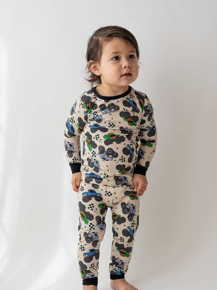 Pyjama 2 pièces Monster Truck pour la vente par House of Henry