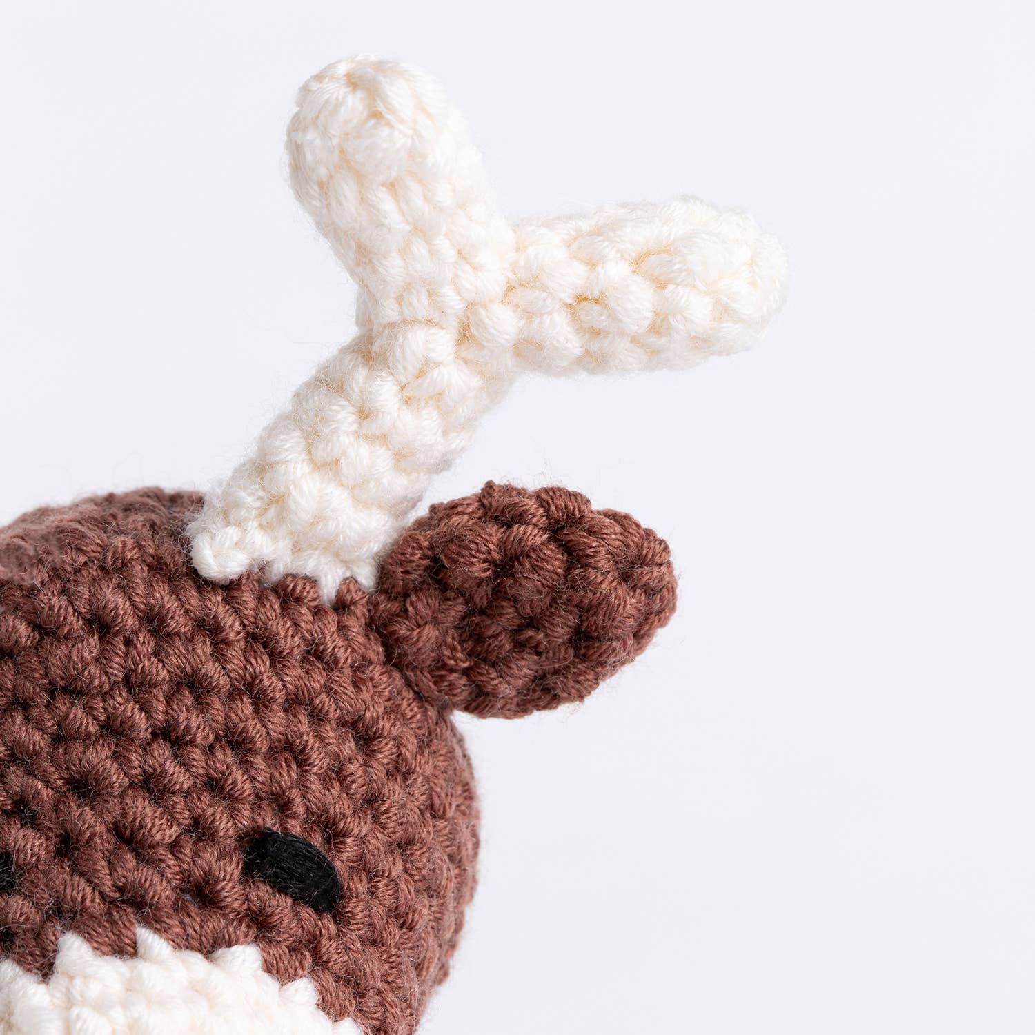 Wool Couture Company - Venta al por mayor Kit de manualidades - Kit de ganchillo fácil de Belle the Reindeer6