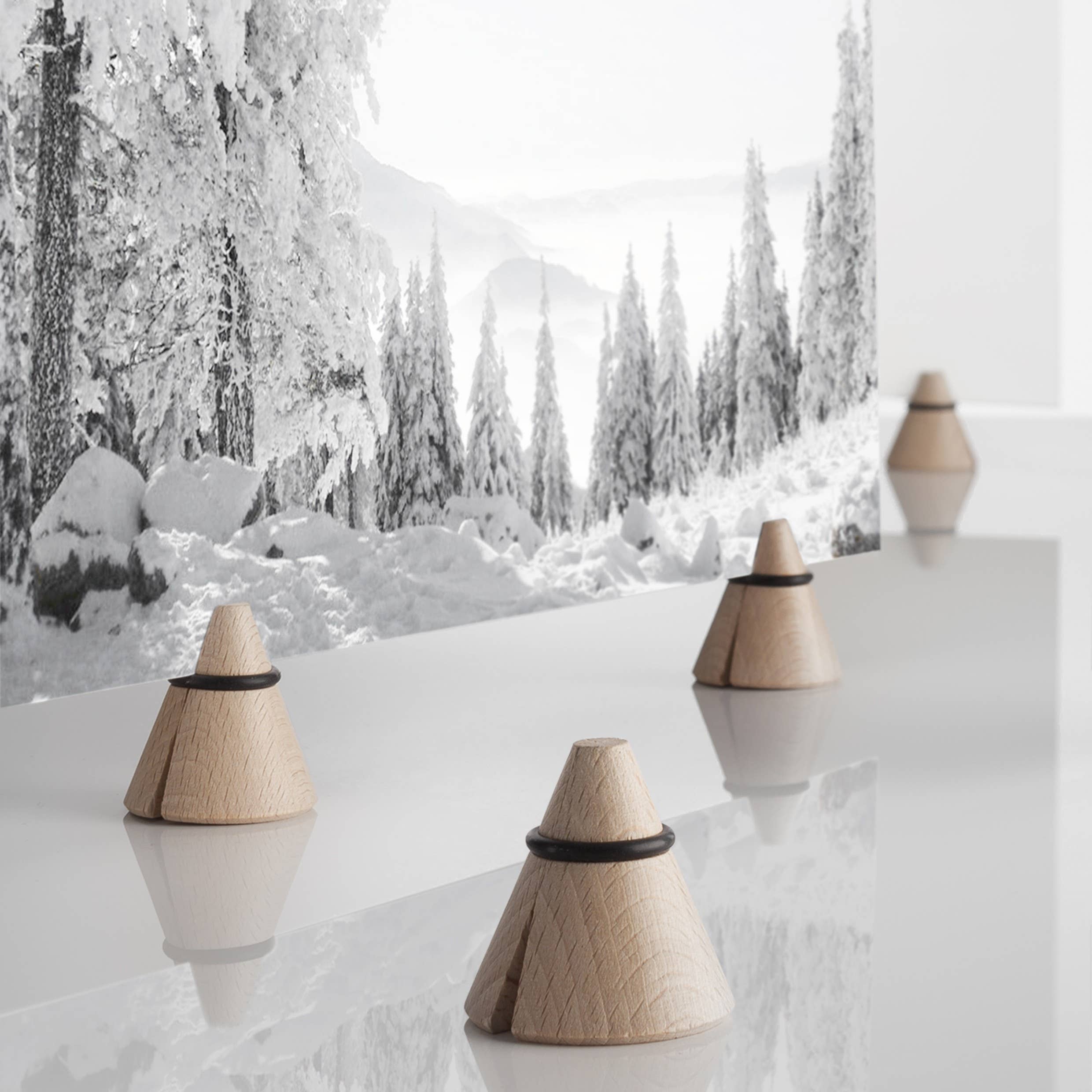 tout simplement – wholesale Picture frame – Set of 24 wooden photo & memo clips “i-Cone” - no2