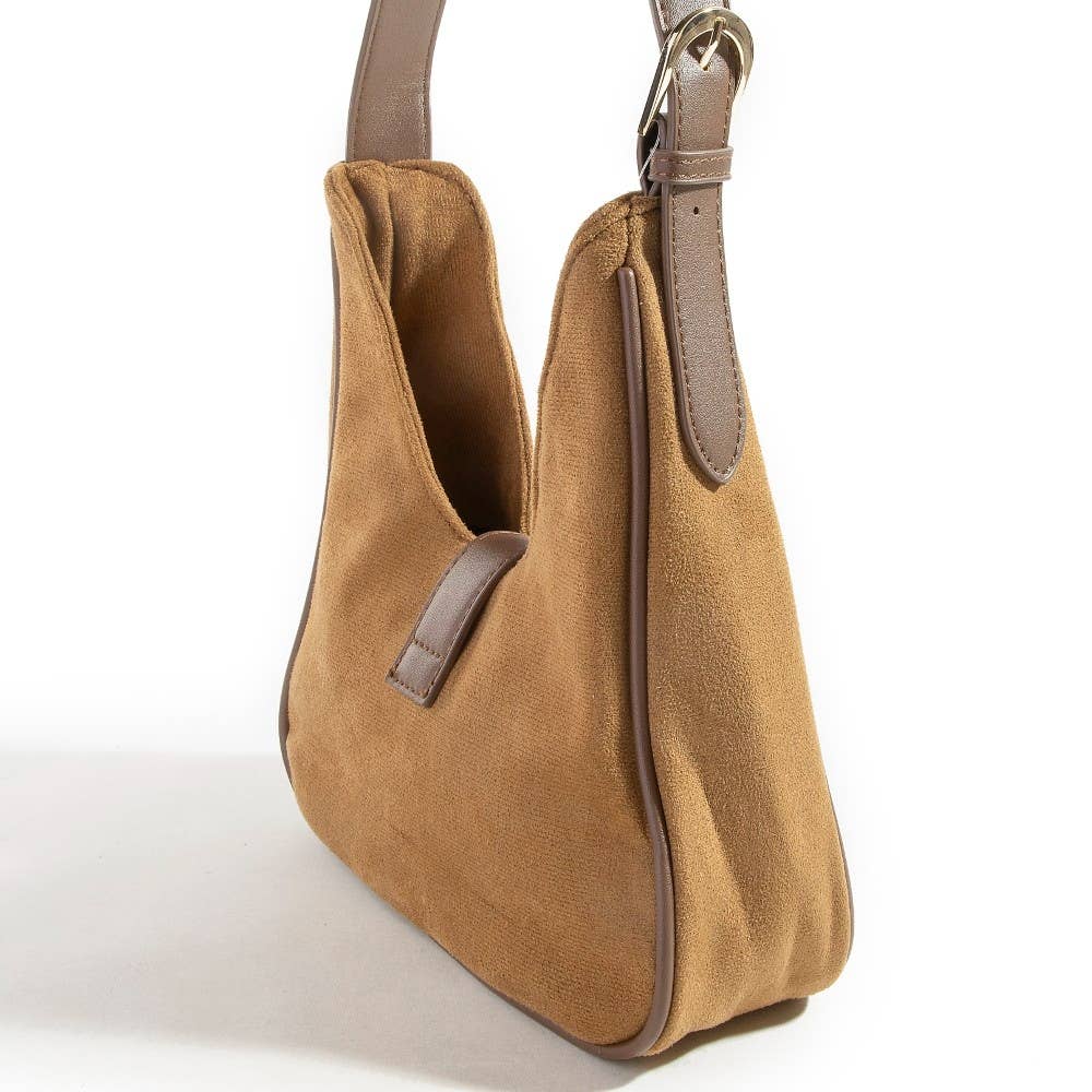 Collections by Fame Accessories – Engroshandel Crossbodytaske - Dame – Taske i ruskind med spænde-accent2