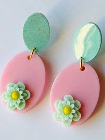 Boucles d'oreilles panier floral pastel pour la vente par Soderena Designs