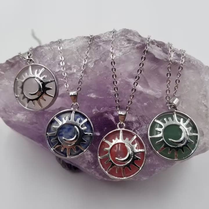 Colliers avec pendentif en pierres précieuses en forme de soleil et de lune pour la vente par magnolia jewelry