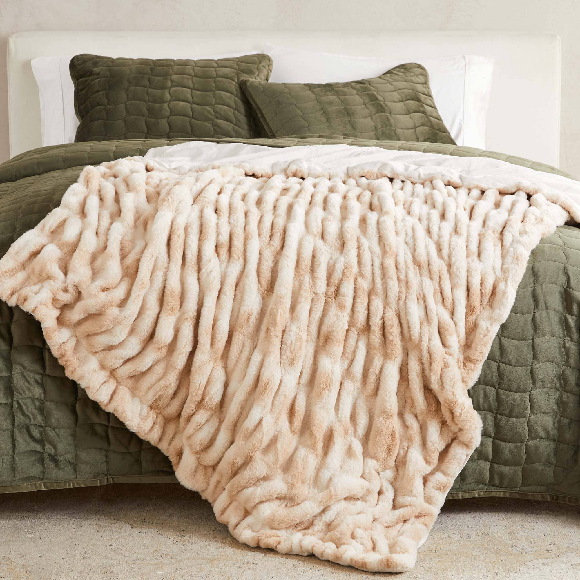 BH Collective - Wholesale Throw Blanket - Throw Blanket - Ruched Faux Fur - Alondra Collection15