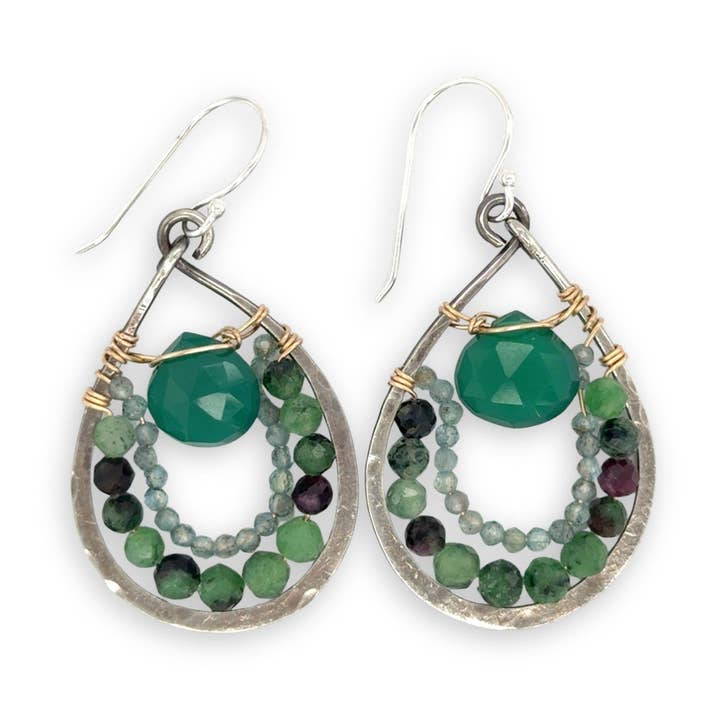 Grüne Onyx-Tropfenohrringe E77835 für den Großhandel von Art by any Means Jewelry