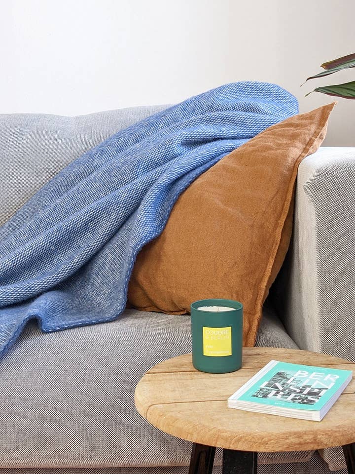 Coperta in lana con cucitura a punto festone, morbida e accogliente per la vendita all'ingrosso da parte di Coudre Berlin