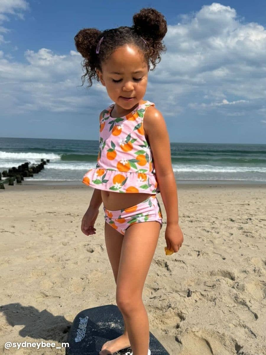 Rosa Conjunto de bañador de dos piezas con peplum reversible "Orange You The Sweetest" para niñas. de venta al por mayor en Faire2