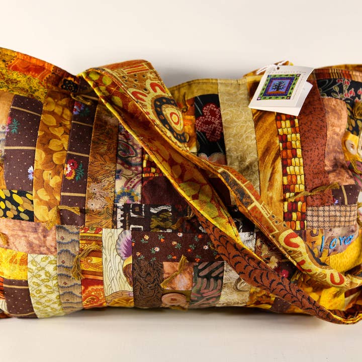 Atizan Goods by PeaceQuilts - Wholesale Tote Bag - Women's - 'Kwilt Fou' Quilted Petite Tote4