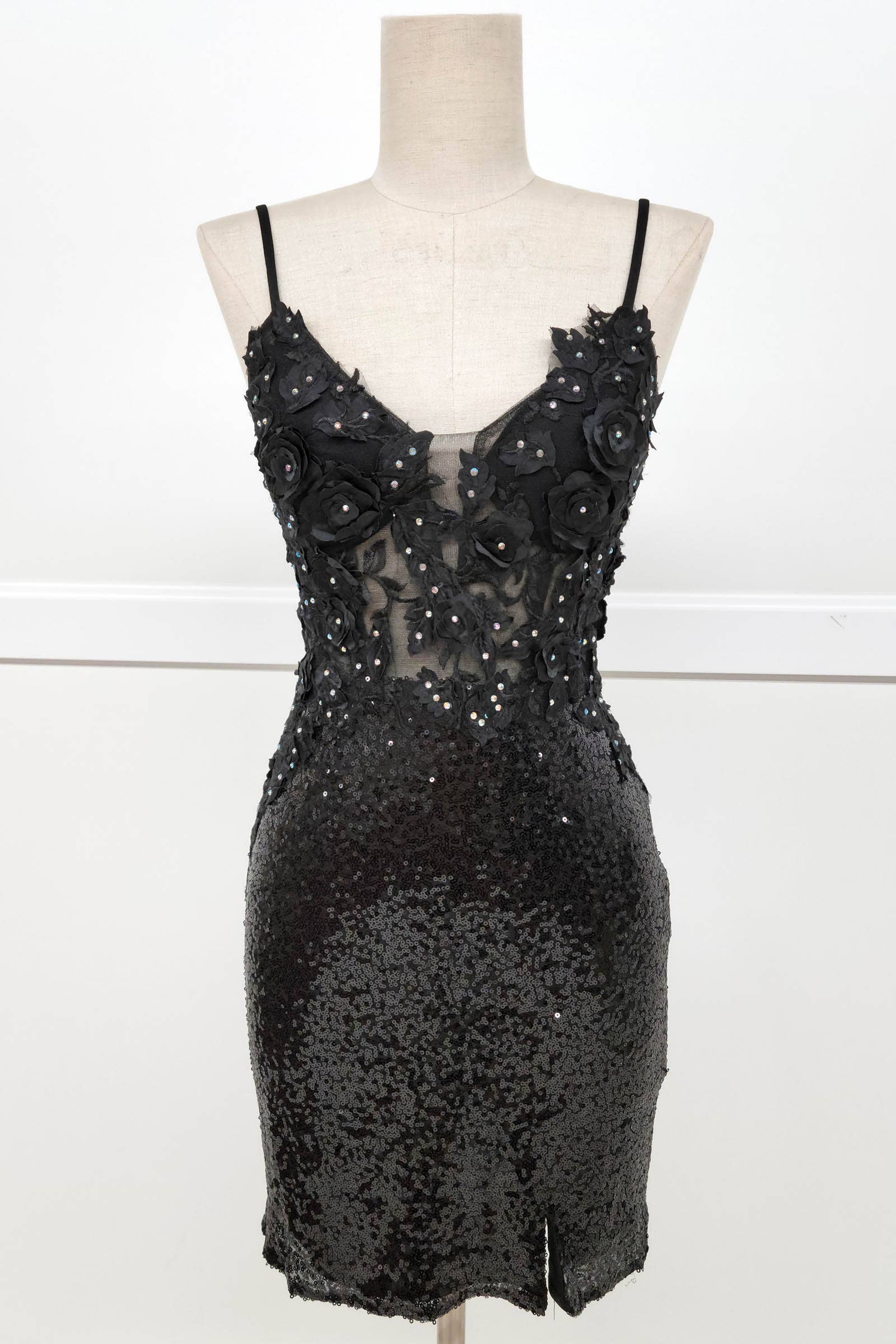 Chicas - Vente Robe – femme - Robe courte à paillettes et broderies florales C80817