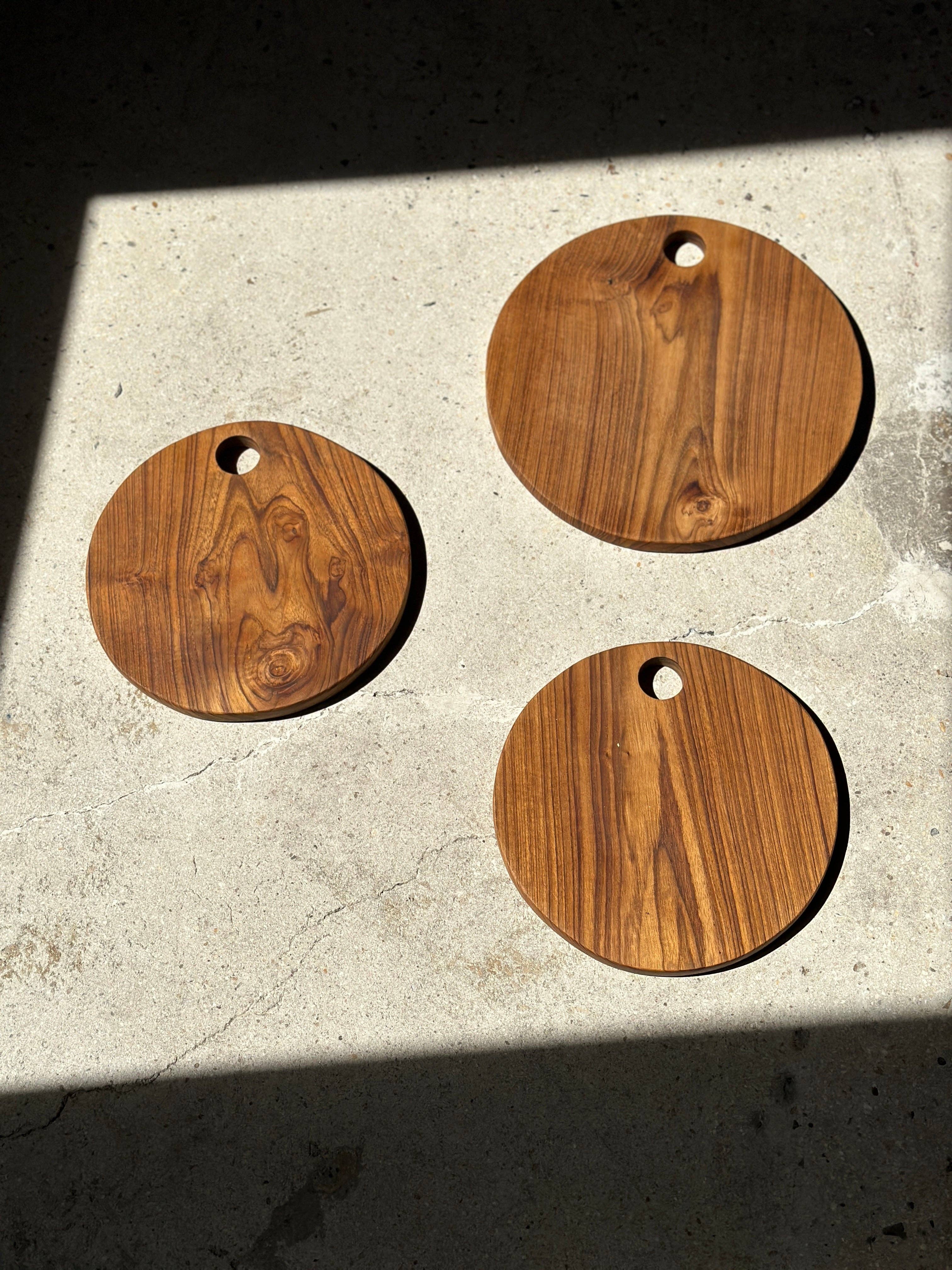 Office Objets – wholesale Skärbräda – Rund skärbräda i urholkad teak D:3016