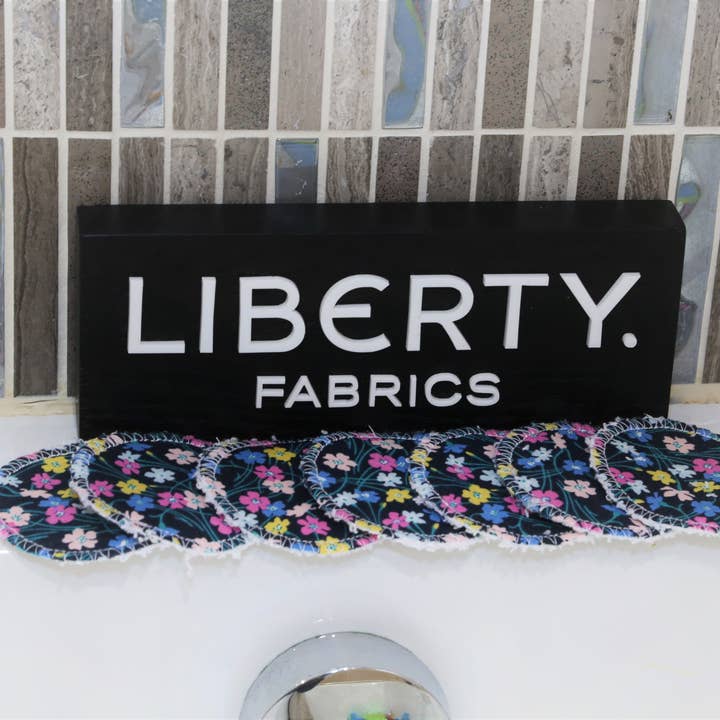 Lingettes réutilisables pour le visage Liberty of London, zéro déchet, lingettes pour la vente par Mummy's Marvellous Makes Ltd
