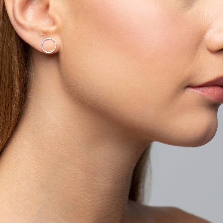 Pendiente circular martillado a mano para venta al por mayor de Mimi + Marge