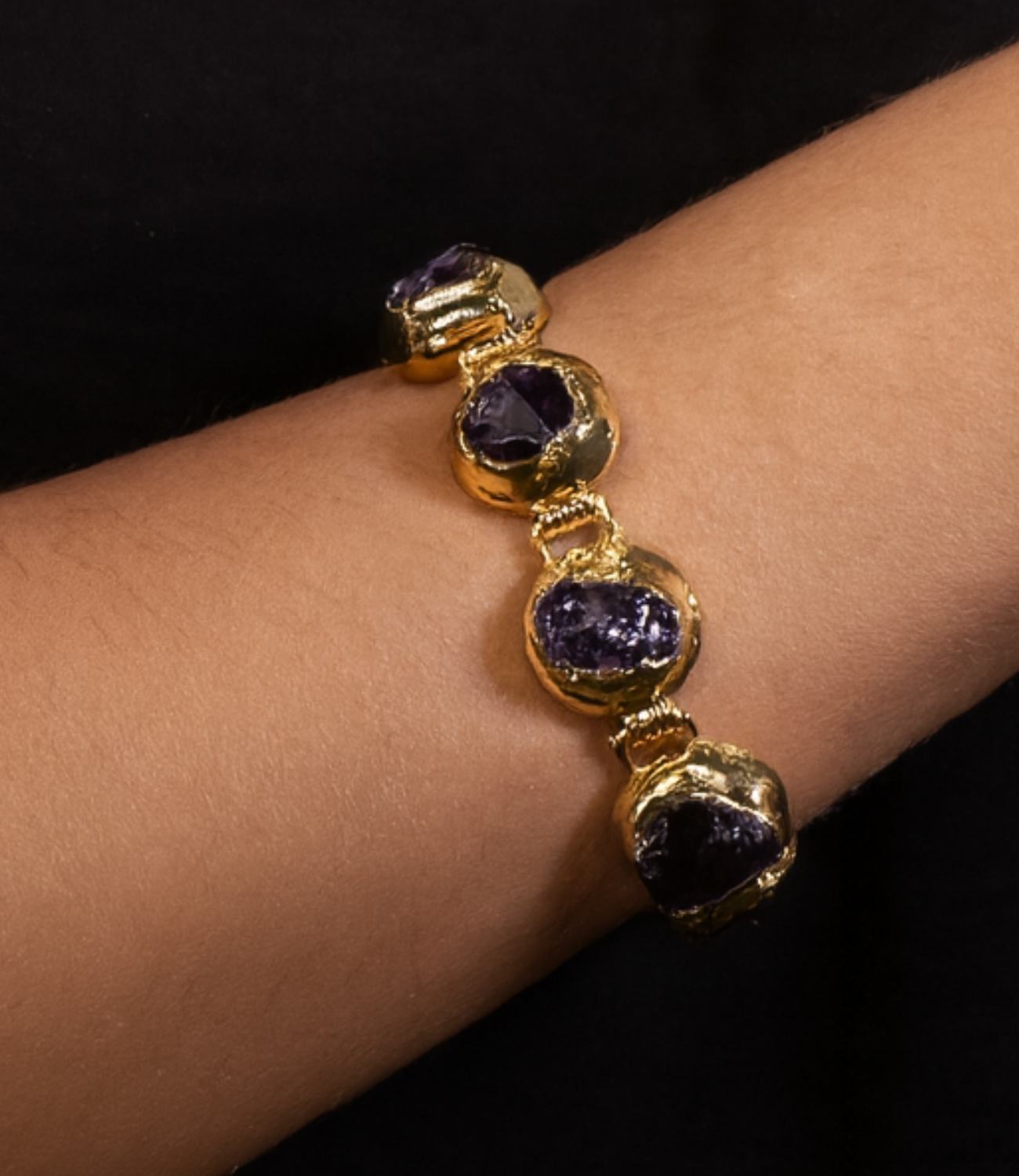 PHOEBE´S - Wholesale Beaded Bracelet - 18K Gold-Plated Rough Amethyst Bracelet – Energy and Natural Elegance3