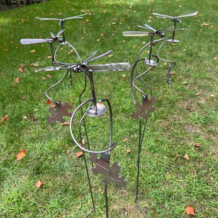 Pauls Metal Petals – Engroshandel Have/havestolpe – Enkelt Dragonfly - Egeblad - Havepæl2