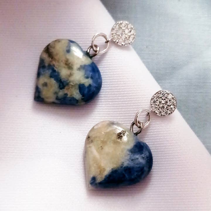Orecchini in argento Sterling con sodalite, orecchini a bottone in sodalite, orecchini a forma di cuore con pietre preziose blu | di NlanLaVictory per la vendita all'ingrosso da parte di nlanlaVictory