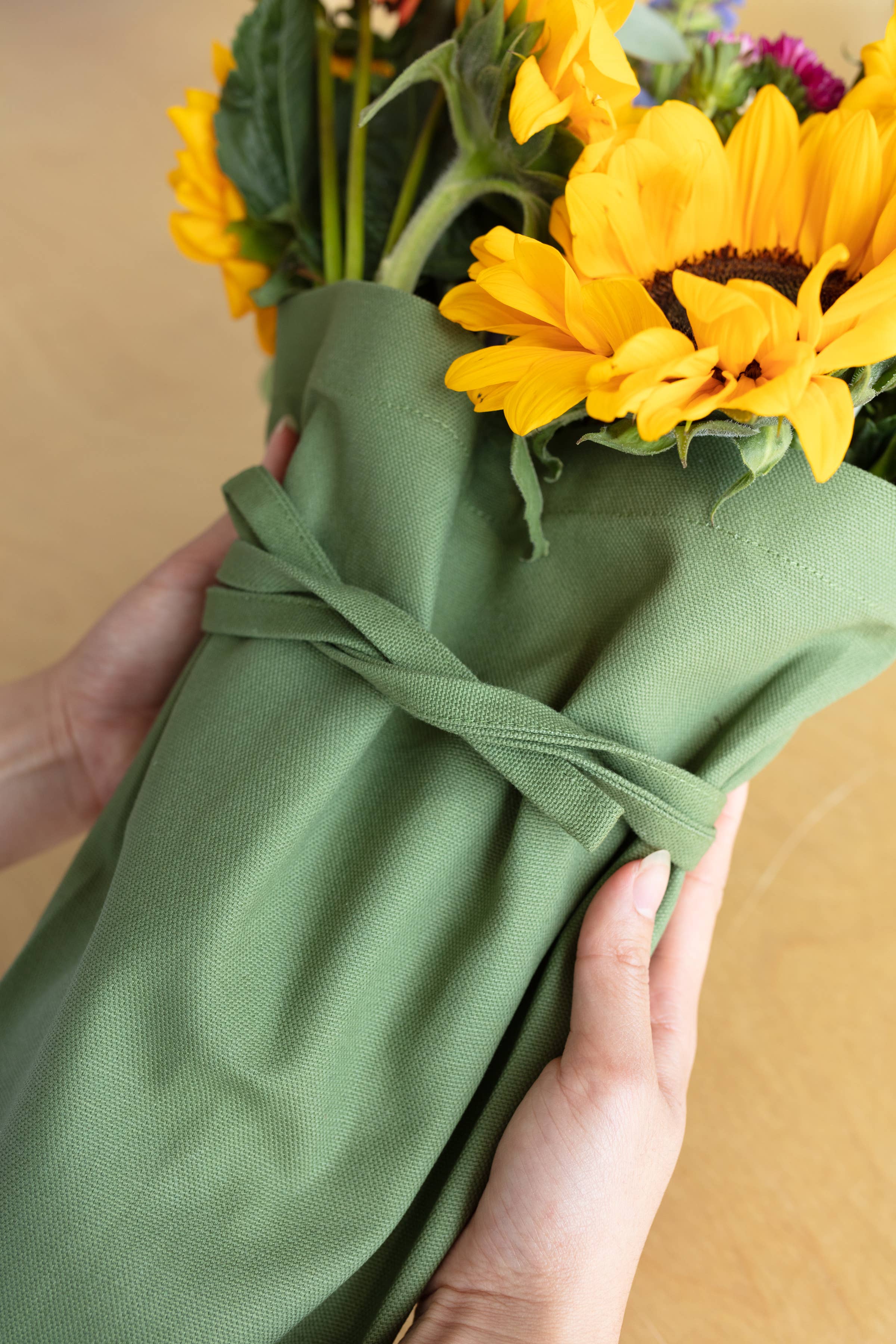 Aplat LLC - Wholesale Tote Bag - Women's - Jardin Bouquet Tote - Olive3