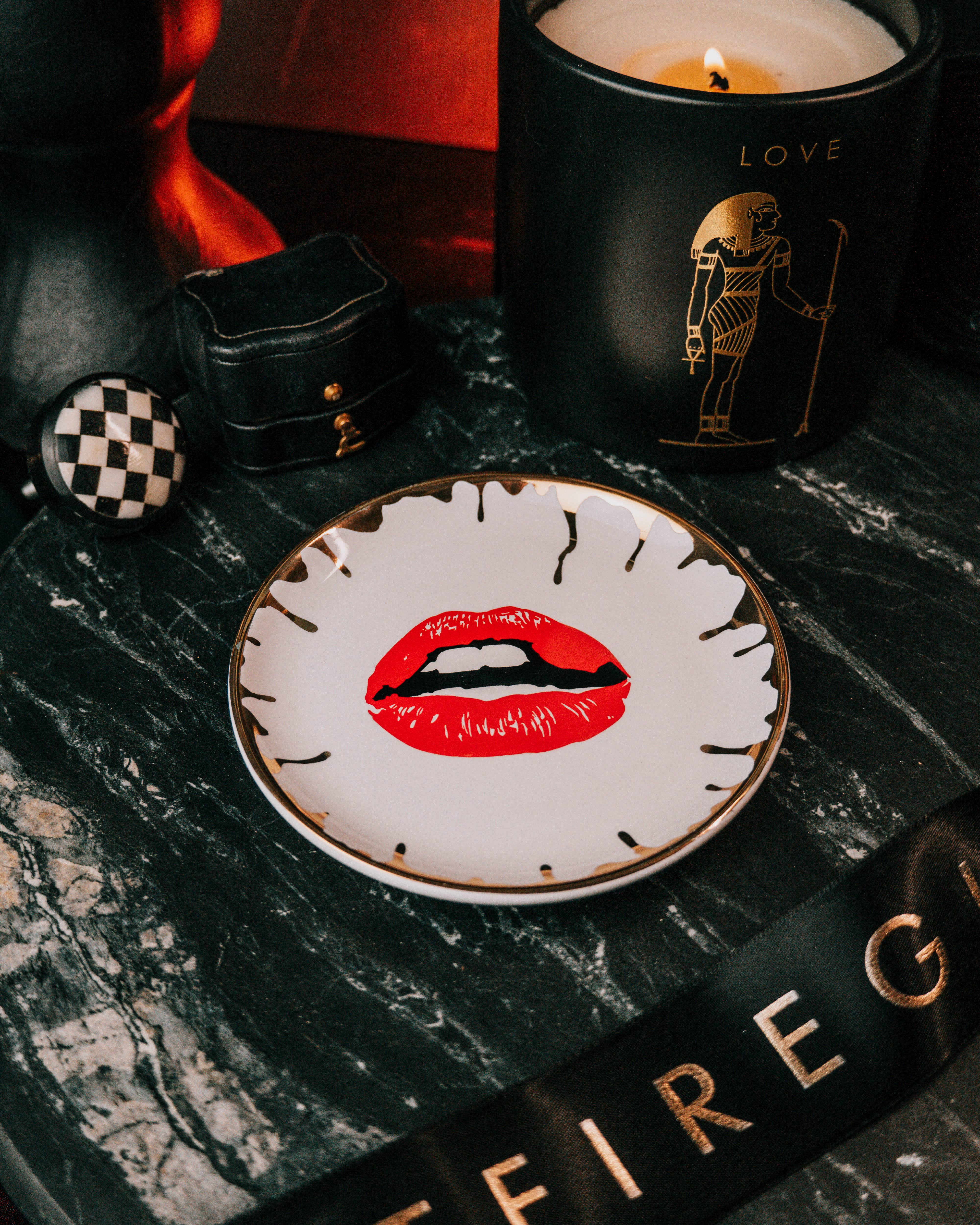 Spitfire Girl - Vente Bocal décoratif - Plat à bijoux rond en céramique Bitch2