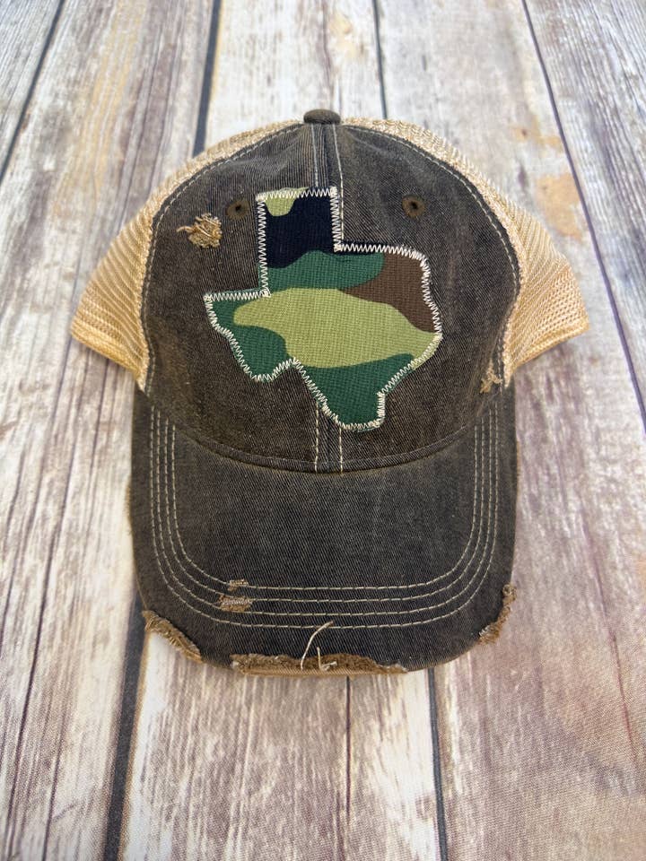 Camo Dirty Trucker Hat för wholesale av Sweet Texas Treasures