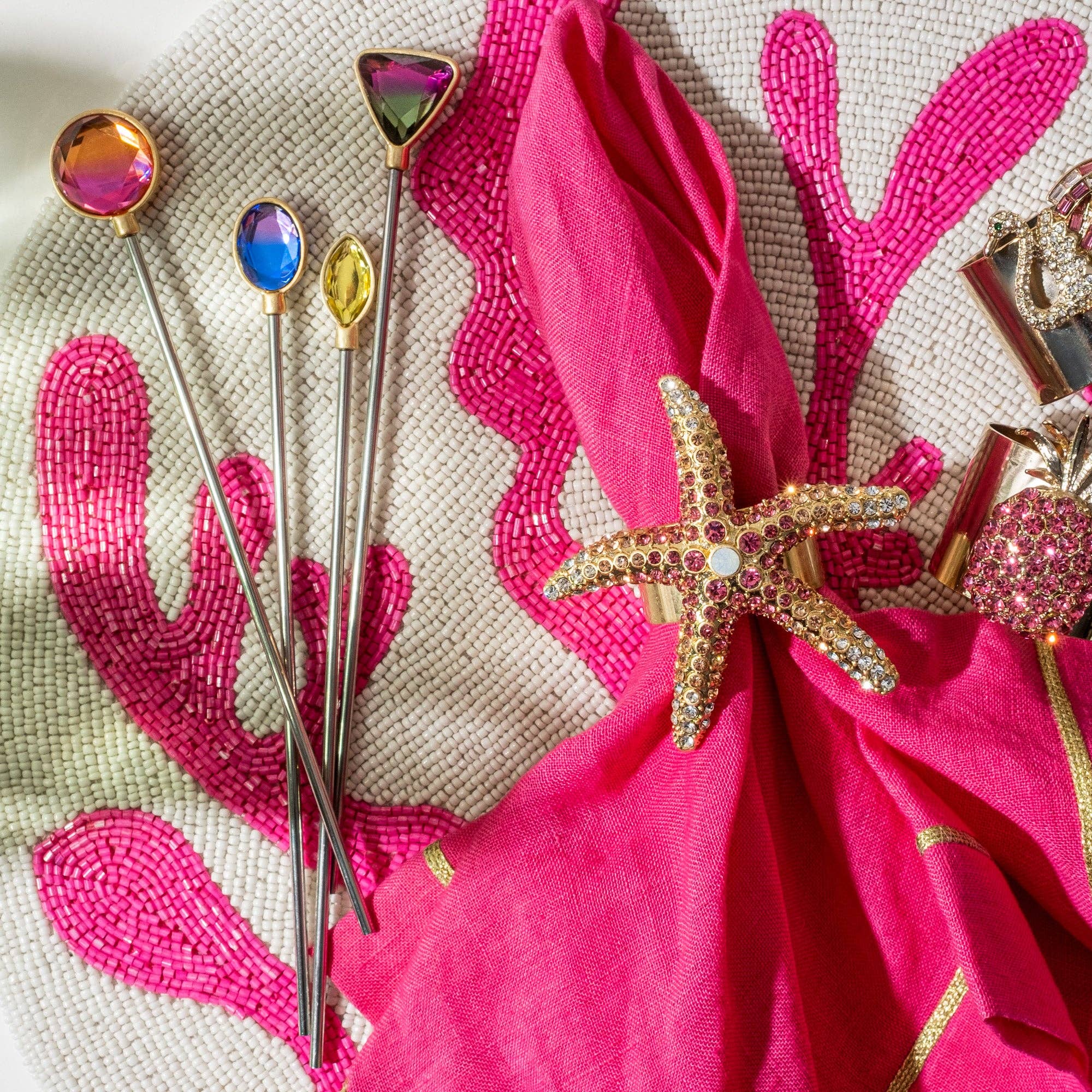 Joanna Buchanan - Vente Serviettes de table en tissu - Lot de deux serviettes de table en lin avec bordure dorée, rose vif3