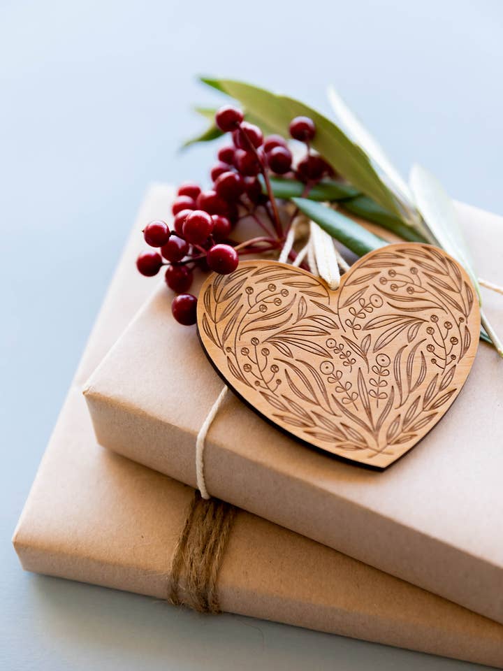 Floral Heart Wood Ornament voor wholesale door Hereafter