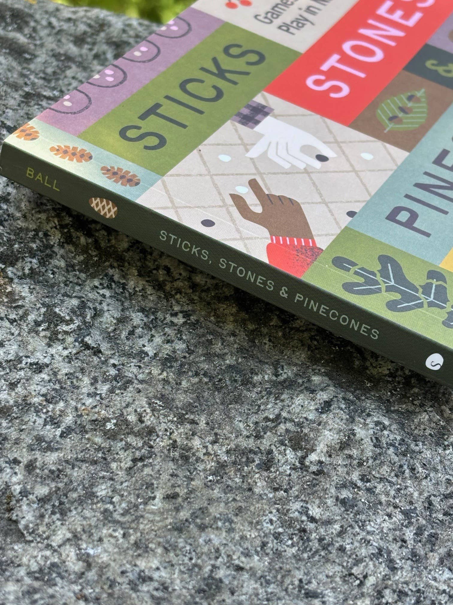 Mountaineers Books – Großhandel Fantasy-Roman – Spiele mit Stöcken, Steinen und Kiefernzapfen für die Natur2