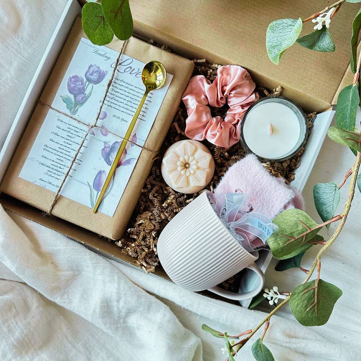 Inviando amore: appuntamento al buio con una scatola regalo di libri per la vendita all'ingrosso da parte di Bits And Pieces Of Art