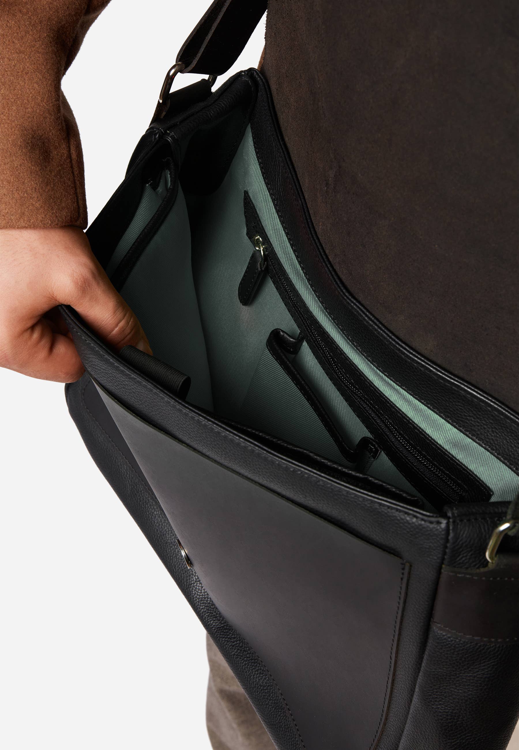 black Classic men's leather bag/Phil for wholesale on Faire3