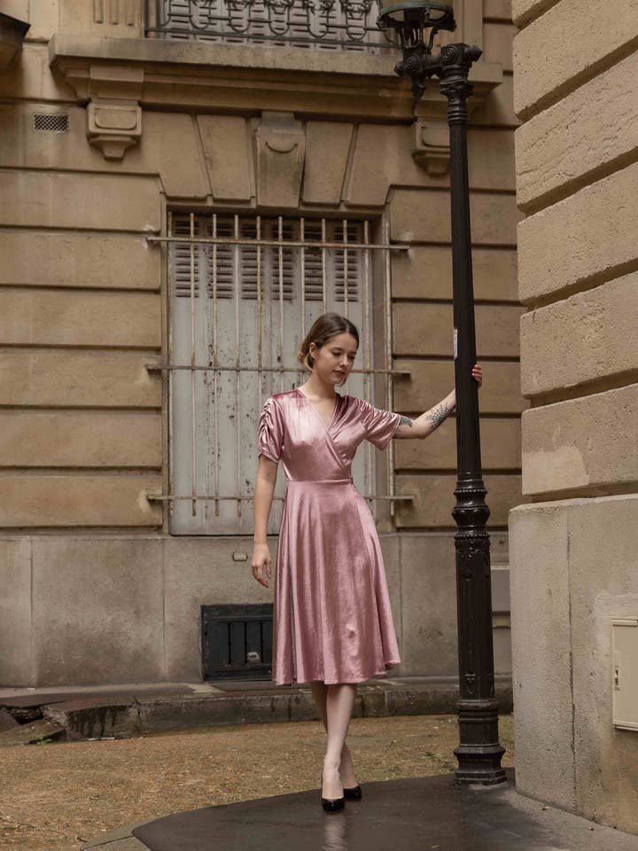 Retro Velvet A-Line Wrap Dress for wholesale by Ma Penderie Vintage
