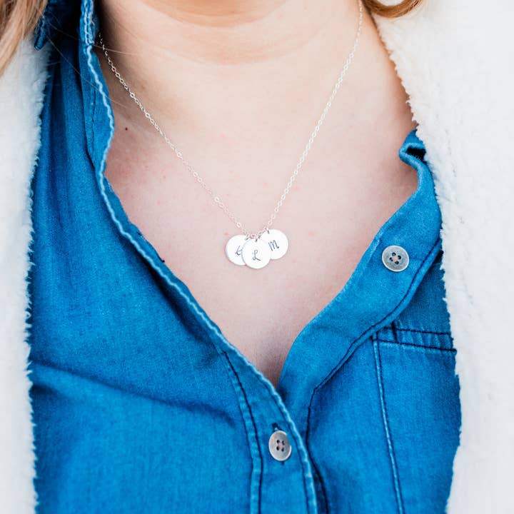 Words By Heart - Vente Colliers à pendentif - Collier initial personnalisé à plusieurs disques1