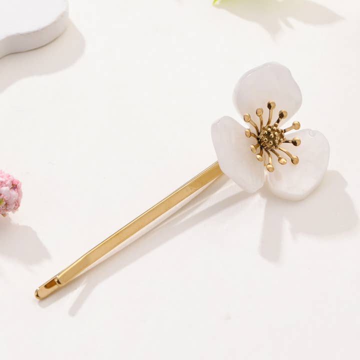 Barrettes à cheveux - Blanche pour la vente par Lovelika