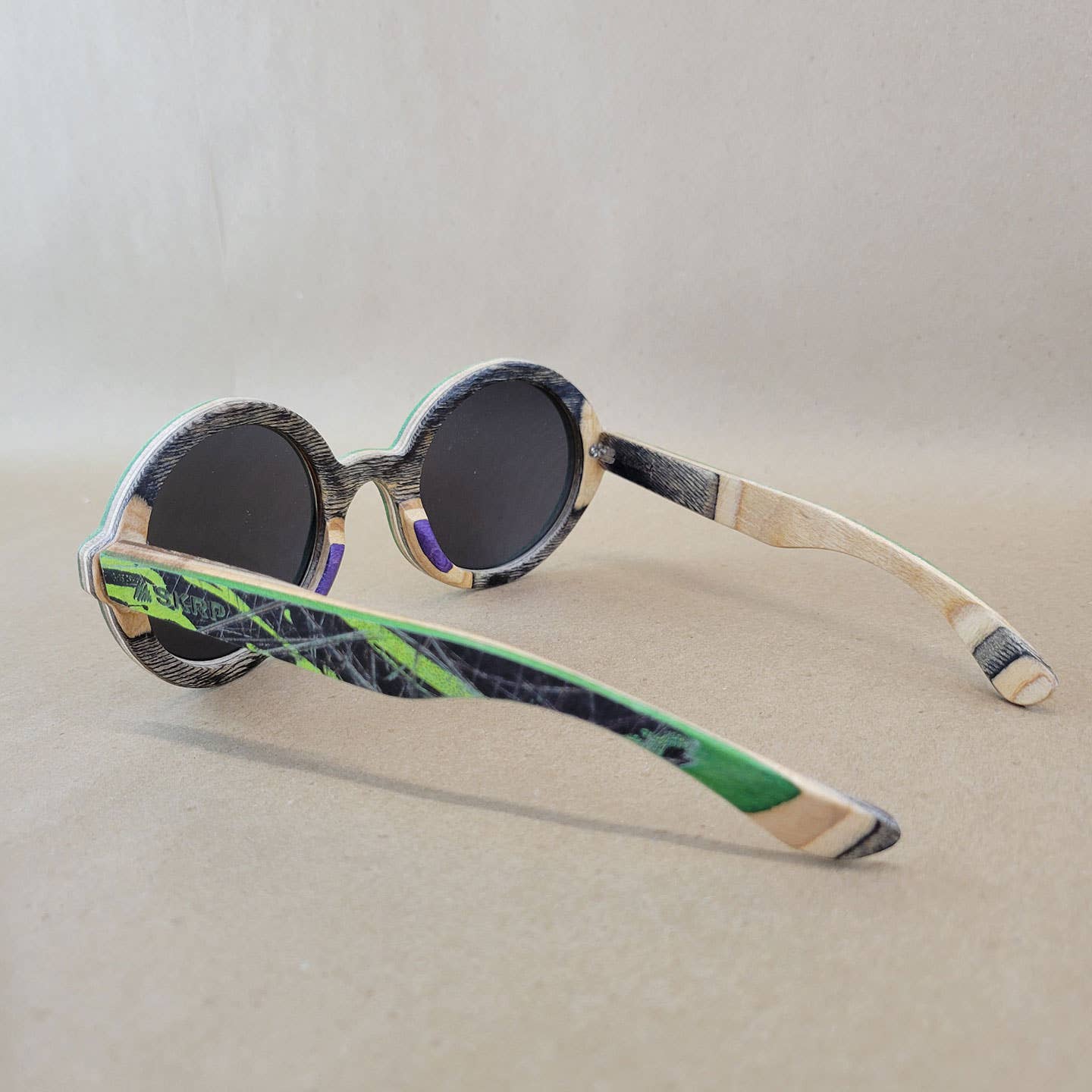 SKRP – wholesale Sunglasses – Unisex – Recycled Skateboard Sunglasses (Iris Style)6