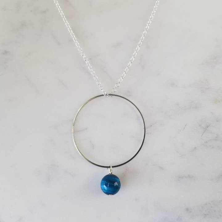 Collier Oeil de Tigre Bleu Paon pour la vente par Elle Brands LLC