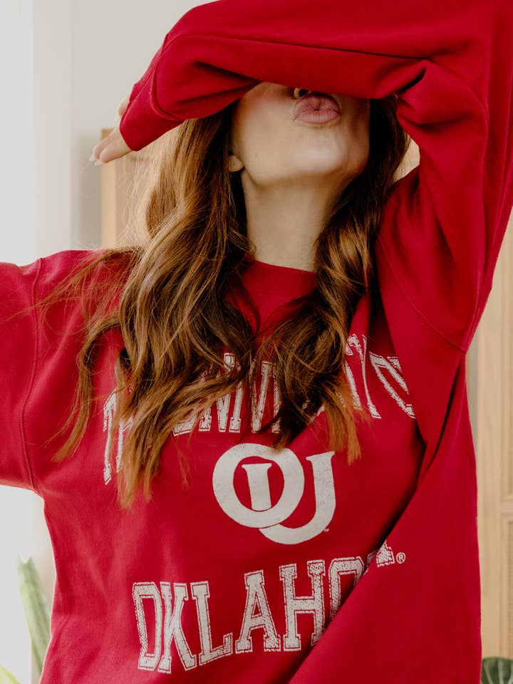 LivyLu - Wholesale Graphic Sweatshirt - Unisex - OU Oklahoma Sooners Vintage Sport Crimson Sweatshirt