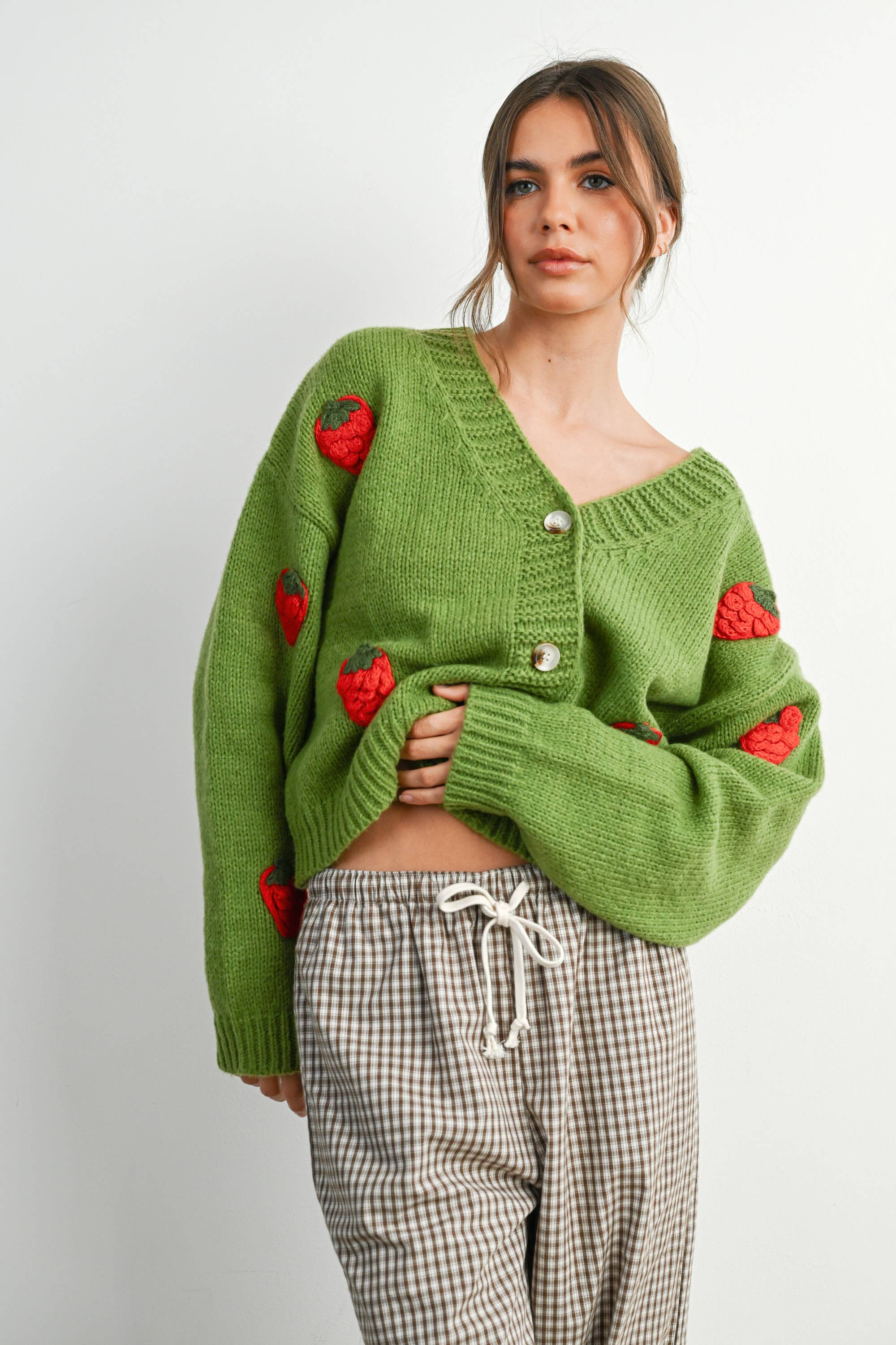 BUTTERMELON – Großhandel Strickjacke – Damen – Kurzer Cardigan mit Erdbeerstickerei - BMC76097