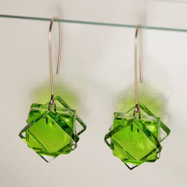 Sølv og mos grøn glas øreringe Medea for engroshandel hos Tejeluz, arte en vidrio