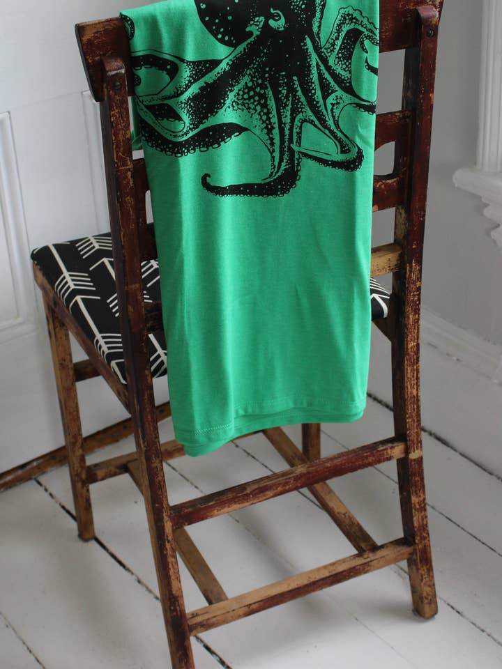 Mujer Orgánica Pulpo Camiseta en Verde Brillante para venta al por mayor de Hearth and Harrow