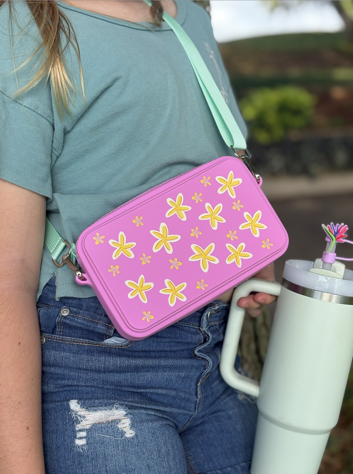 Left Right Design - Wholesale Crossbody Bag - Kids - MyCharm Purse -silicone, customizable, vibrant and versatile0