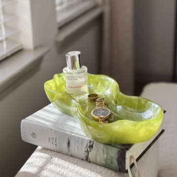 Chloe | Plateau décoratif fait main pour bijoux, clés, vide-poche pour la vente par V.rogers Designs